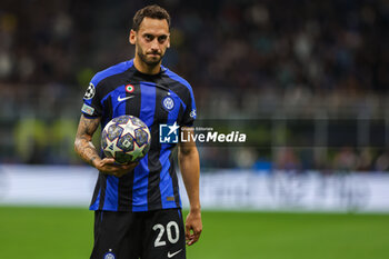 2023-05-16 - Hakan Calhanoglu of FC Internazionale looks on during the UEFA Champions League 2022/23 Semi-Final second leg football match between FC Internazionale and AC Milan at Giuseppe Meazza Stadium, Milan, Italy on May 16, 2023 - SEMIFINAL - INTER - FC INTERNAZIONALE VS AC MILAN - UEFA CHAMPIONS LEAGUE - SOCCER