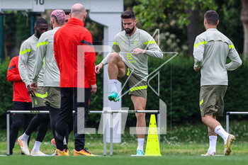 2023-05-09 - Olivier Giroud of AC Milan (C) warms up during the AC Milan training session at Milanello Sports Center ahead of their UEFA Champions League semi-final first leg match against FC Internazionale at San Siro Stadium, Milan, Italy on May 09, 2023 - AC MILAN TRAINING SESSION BEFORE THE MATCH AGAINST INTER - INTERNAZIONALE - UEFA CHAMPIONS LEAGUE - SOCCER