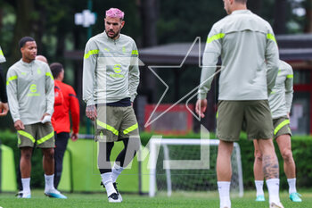 2023-05-09 - Theo Hernandez of AC Milan warms up during the AC Milan training session at Milanello Sports Center ahead of their UEFA Champions League semi-final first leg match against FC Internazionale at San Siro Stadium, Milan, Italy on May 09, 2023 - AC MILAN TRAINING SESSION BEFORE THE MATCH AGAINST INTER - INTERNAZIONALE - UEFA CHAMPIONS LEAGUE - SOCCER