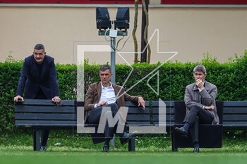 2023-05-09 - Paolo Maldini Technical Area Director of AC Milan (C) and Frederic Massara Sport Director of AC Milan (R) looks on during the AC Milan training session at Milanello Sports Center ahead of their UEFA Champions League semi-final first leg match against FC Internazionale at San Siro Stadium, Milan, Italy on May 09, 2023 - AC MILAN TRAINING SESSION BEFORE THE MATCH AGAINST INTER - INTERNAZIONALE - UEFA CHAMPIONS LEAGUE - SOCCER
