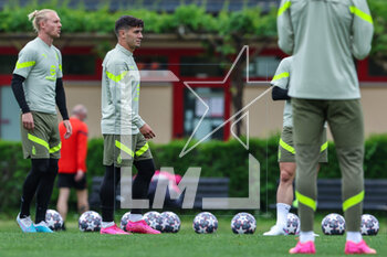 2023-05-09 - Brahim Diaz of AC Milan warms up during the AC Milan training session at Milanello Sports Center ahead of their UEFA Champions League semi-final first leg match against FC Internazionale at San Siro Stadium, Milan, Italy on May 09, 2023 - AC MILAN TRAINING SESSION BEFORE THE MATCH AGAINST INTER - INTERNAZIONALE - UEFA CHAMPIONS LEAGUE - SOCCER