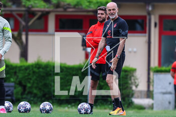 2023-05-09 - Stefano Pioli Head Coach of AC Milan looks on during the AC Milan training session at Milanello Sports Center ahead of their UEFA Champions League semi-final first leg match against FC Internazionale at San Siro Stadium, Milan, Italy on May 09, 2023 - AC MILAN TRAINING SESSION BEFORE THE MATCH AGAINST INTER - INTERNAZIONALE - UEFA CHAMPIONS LEAGUE - SOCCER