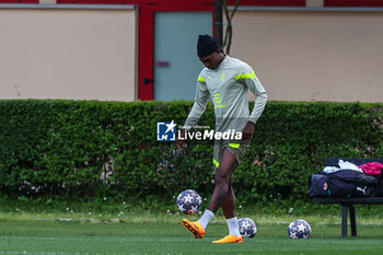 2023-05-15 - Rafael Leao of AC Milan warms up during the AC Milan training session at Milanello Sports Center ahead of their UEFA Champions League semi-final second leg match against FC Internazionale at San Siro Stadium, Milan, Italy on May 15, 2023 - AC MILAN TRAINING BEFORE THE INTER V MILAN MATCH - UEFA CHAMPIONS LEAGUE - SOCCER