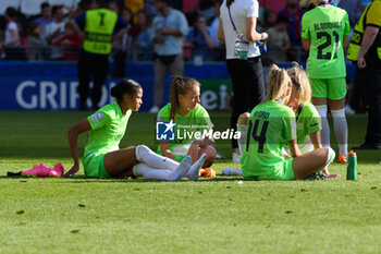 2023-06-03 - 03.06.2023, Eindhoven, PSV Stadion, UEFA Women's Champions League: Barcelona - Wofsburg, Sveindis Jonsdottir (23 Wolfsburg) Jill Roord (14 Wolfsburg) and other players of VfL Wolfsburg on the pitch after the game - UEFA WOMEN'S CHAMPIONS LEAGUE: BARCELONA - WOFSBURG - UEFA CHAMPIONS LEAGUE - SOCCER