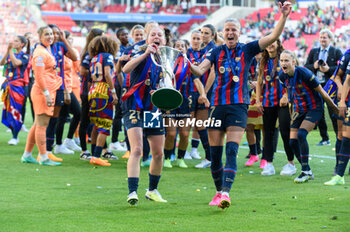2023-06-03 - 03.06.2023, Eindhoven, PSV Stadion, UEFA Women's Champions League: Barcelona - Wofsburg, Keira Walsh (21 Barcelona) and Ana Maria Crnogorcevic (7 Barcelona) with the trophy celebrating in front of the fans. - UEFA WOMEN'S CHAMPIONS LEAGUE: BARCELONA - WOFSBURG - UEFA CHAMPIONS LEAGUE - SOCCER