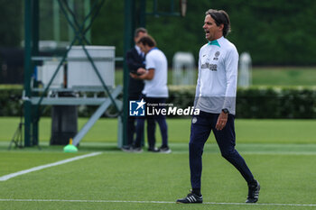 2023-06-05 - Simone Inzaghi Head Coach of FC Internazionale shouts to his players during the UEFA Champions League Final media day of FC Internazionale training session at Suning Training Center ahead of their UEFA Champions League Final match against Manchester City FC at Suning Training Center, Appiano Gentile, Italy on June 05, 2023 - INTER - FC INTERNAZIONALE TRAINING BEFORE THE 2022-2023 FINAL - UEFA CHAMPIONS LEAGUE - SOCCER