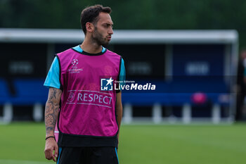 2023-06-05 - Hakan Calhanoglu of FC Internazionale looks on during the UEFA Champions League Final media day of FC Internazionale training session at Suning Training Center ahead of their UEFA Champions League Final match against Manchester City FC at Suning Training Center, Appiano Gentile, Italy on June 05, 2023 - INTER - FC INTERNAZIONALE TRAINING BEFORE THE 2022-2023 FINAL - UEFA CHAMPIONS LEAGUE - SOCCER
