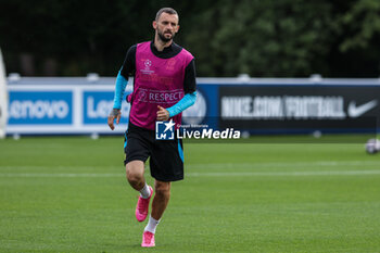 2023-06-05 - Marcelo Brozovic of FC Internazionale in action during the UEFA Champions League Final media day of FC Internazionale training session at Suning Training Center ahead of their UEFA Champions League Final match against Manchester City FC at Suning Training Center, Appiano Gentile, Italy on June 05, 2023 - INTER - FC INTERNAZIONALE TRAINING BEFORE THE 2022-2023 FINAL - UEFA CHAMPIONS LEAGUE - SOCCER