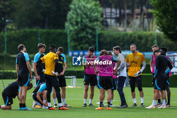 2023-06-05 - Simone Inzaghi Head Coach of FC Internazionale talks to his players during the UEFA Champions League Final media day of FC Internazionale training session at Suning Training Center ahead of their UEFA Champions League Final match against Manchester City FC at Suning Training Center, Appiano Gentile, Italy on June 05, 2023 - INTER - FC INTERNAZIONALE TRAINING BEFORE THE 2022-2023 FINAL - UEFA CHAMPIONS LEAGUE - SOCCER