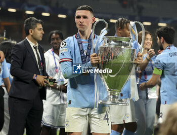 2023-06-10 - Phil Foden of Manchester City celebrates with the trophy following the UEFA Champions League Final football match between Manchester City FC and FC Internazionale (Inter Milan) on June 10, 2023 at Ataturk Olympic Stadium in Istanbul, Turkey - FOOTBALL - CHAMPIONS LEAGUE - FINAL - MANCHESTER CITY V INTERNAZIONALE - UEFA CHAMPIONS LEAGUE - SOCCER