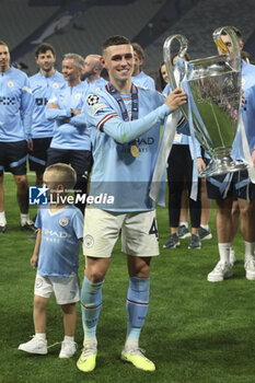 2023-06-10 - Phil Foden of Manchester City celebrates with the trophy following the UEFA Champions League Final football match between Manchester City FC and FC Internazionale (Inter Milan) on June 10, 2023 at Ataturk Olympic Stadium in Istanbul, Turkey - FOOTBALL - CHAMPIONS LEAGUE - FINAL - MANCHESTER CITY V INTERNAZIONALE - UEFA CHAMPIONS LEAGUE - SOCCER
