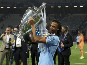 2023-06-10 - Nathan Ake of Manchester City celebrates with the trophy following the UEFA Champions League Final football match between Manchester City FC and FC Internazionale (Inter Milan) on June 10, 2023 at Ataturk Olympic Stadium in Istanbul, Turkey - FOOTBALL - CHAMPIONS LEAGUE - FINAL - MANCHESTER CITY V INTERNAZIONALE - UEFA CHAMPIONS LEAGUE - SOCCER