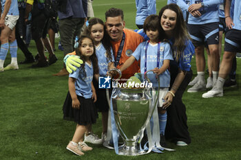 2023-06-10 - Manchester City goalkeeper Ederson Moraes celebrates with the trophy following the UEFA Champions League Final football match between Manchester City FC and FC Internazionale (Inter Milan) on June 10, 2023 at Ataturk Olympic Stadium in Istanbul, Turkey - FOOTBALL - CHAMPIONS LEAGUE - FINAL - MANCHESTER CITY V INTERNAZIONALE - UEFA CHAMPIONS LEAGUE - SOCCER
