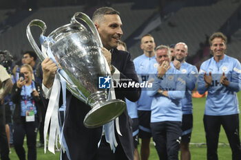 2023-06-10 - Manchester City President Khaldoon Al Mubarak celebrates with the trophy following the UEFA Champions League Final football match between Manchester City FC and FC Internazionale (Inter Milan) on June 10, 2023 at Ataturk Olympic Stadium in Istanbul, Turkey - FOOTBALL - CHAMPIONS LEAGUE - FINAL - MANCHESTER CITY V INTERNAZIONALE - UEFA CHAMPIONS LEAGUE - SOCCER