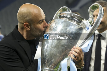 2023-06-10 - Coach of Manchester City Pep Guardiola celebrates with the trophy following the UEFA Champions League Final football match between Manchester City FC and FC Internazionale (Inter Milan) on June 10, 2023 at Ataturk Olympic Stadium in Istanbul, Turkey - FOOTBALL - CHAMPIONS LEAGUE - FINAL - MANCHESTER CITY V INTERNAZIONALE - UEFA CHAMPIONS LEAGUE - SOCCER