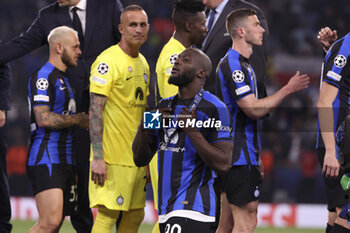 2023-06-10 - Romelu Lukaku of Inter Milan looks dejected during the trophy ceremony following the UEFA Champions League, Final football match between Manchester City FC and FC Internazionale (Inter Milan) on June 10, 2023 at Ataturk Olympic Stadium in Istanbul, Turkey - FOOTBALL - CHAMPIONS LEAGUE - FINAL - MANCHESTER CITY V INTERNAZIONALE - UEFA CHAMPIONS LEAGUE - SOCCER