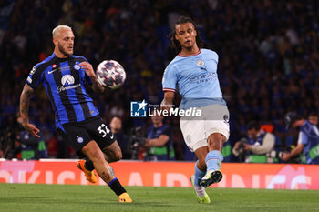 2023-06-10 - Nathan Ake of Manchester City, Federico DiMarco of Inter Milan (left) during the UEFA Champions League, Final football match between Manchester City FC and FC Internazionale on June 10, 2023 at Ataturk Olympic Stadium in Istanbul, Turkey - FOOTBALL - CHAMPIONS LEAGUE - FINAL - MANCHESTER CITY V INTERNAZIONALE - UEFA CHAMPIONS LEAGUE - SOCCER