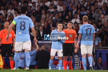 2023-06-10 - Phil Foden of Manchester City is replacing Kevin de Bruyne of Manchester City during the UEFA Champions League, Final football match between Manchester City FC and FC Internazionale on June 10, 2023 at Ataturk Olympic Stadium in Istanbul, Turkey - FOOTBALL - CHAMPIONS LEAGUE - FINAL - MANCHESTER CITY V INTERNAZIONALE - UEFA CHAMPIONS LEAGUE - SOCCER