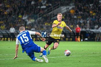 2023-08-19 - 6 Jens Jonsson of AEK FC competing with 15 Bogdan Mykhaylichenko of GNK Dinamo Zagreb during the UEFA Champions League, 3rd Qualification Round match between AEK FC and GNK Dinamo Zagreb at Opap Arena on August 19, 2023, in Athens, Greece. - AEK-DINAMO ZAGREB 3RD QUALIFICATION ROUND - UEFA CHAMPIONS LEAGUE - SOCCER