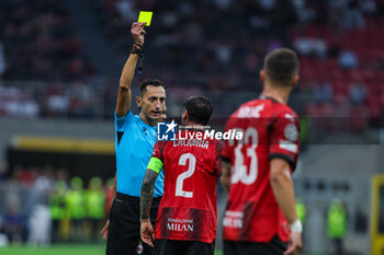 2023-09-19 - Referee Jose Maria Sanchez show yellow card to Davide Calabria of AC Milan during UEFA Champions League 2023/24 Group Stage - Group F football match between AC Milan and Newcastle United FC at San Siro Stadium, Milan, Italy on September 19, 2023 - AC MILAN VS NEWCASTLE UNITED FC - UEFA CHAMPIONS LEAGUE - SOCCER