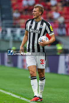 2023-09-19 - Dan Burn of Newcastle United FC seen in action during UEFA Champions League 2023/24 Group Stage - Group F football match between AC Milan and Newcastle United FC at San Siro Stadium, Milan, Italy on September 19, 2023 - AC MILAN VS NEWCASTLE UNITED FC - UEFA CHAMPIONS LEAGUE - SOCCER
