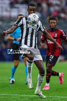 2023-09-19 - Alexander Isak of Newcastle United FC seen in action during UEFA Champions League 2023/24 Group Stage - Group F football match between AC Milan and Newcastle United FC at San Siro Stadium, Milan, Italy on September 19, 2023 - AC MILAN VS NEWCASTLE UNITED FC - UEFA CHAMPIONS LEAGUE - SOCCER