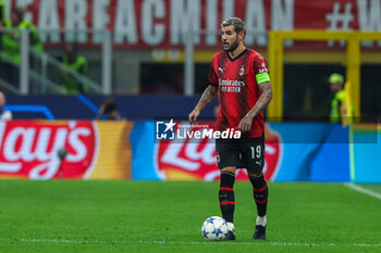 2023-09-19 - Theo Hernandez of AC Milan seen in action during UEFA Champions League 2023/24 Group Stage - Group F football match between AC Milan and Newcastle United FC at San Siro Stadium, Milan, Italy on September 19, 2023 - AC MILAN VS NEWCASTLE UNITED FC - UEFA CHAMPIONS LEAGUE - SOCCER