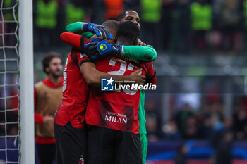 2023-11-07 - Fikayo Tomori of AC Milan celebrates the victory at the end of the match with Mike Maignan of AC Milan during UEFA Champions League 2023/24 Group Stage - Group F football match between AC Milan and Paris Saint-Germain FC at San Siro Stadium, Milan, Italy on November 07, 2023 - AC MILAN VS PARIS SAINT-GERMAIN - UEFA CHAMPIONS LEAGUE - SOCCER
