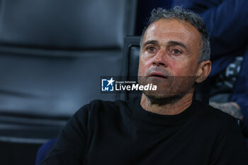 2023-11-07 - Luis Enrique Head Coach of Paris Saint-Germain FC looks on during UEFA Champions League 2023/24 Group Stage - Group F football match between AC Milan and Paris Saint-Germain FC at San Siro Stadium, Milan, Italy on November 07, 2023 - AC MILAN VS PARIS SAINT-GERMAIN - UEFA CHAMPIONS LEAGUE - SOCCER