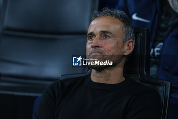 2023-11-07 - Luis Enrique Head Coach of Paris Saint-Germain FC looks on during UEFA Champions League 2023/24 Group Stage - Group F football match between AC Milan and Paris Saint-Germain FC at San Siro Stadium, Milan, Italy on November 07, 2023 - AC MILAN VS PARIS SAINT-GERMAIN - UEFA CHAMPIONS LEAGUE - SOCCER