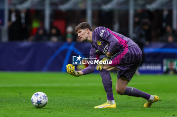 2023-11-28 - Gregor Kobel of Borussia Dortmund seen in action during UEFA Champions League 2023/24 Group Stage - Group F football match between AC Milan and Borussia Dortmund at San Siro Stadium, Milan, Italy on November 28, 2023 - AC MILAN VS BORUSSIA DORTMUND - UEFA CHAMPIONS LEAGUE - SOCCER