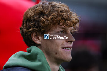 2023-11-28 - Jannik Sinner attends during UEFA Champions League 2023/24 Group Stage - Group F football match between AC Milan and Borussia Dortmund at San Siro Stadium, Milan, Italy on November 28, 2023 - AC MILAN VS BORUSSIA DORTMUND - UEFA CHAMPIONS LEAGUE - SOCCER