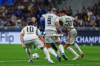 2023-10-03 - Marcus Thuram of FC Internazionale competes for the ball with SL Benfica players during the UEFA Champions League 2023/24 Group Stage - Group D football match between FC Internazionale and SL Benfica at Giuseppe Meazza Stadium, Milan, Italy on October 03, 2023 - INTER - FC INTERNAZIONALE VS SL BENFICA - UEFA CHAMPIONS LEAGUE - SOCCER