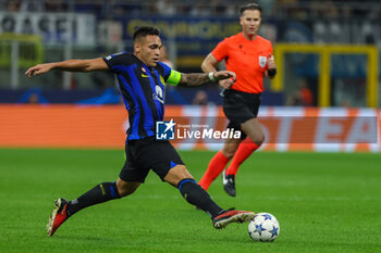 2023-10-03 - Lautaro Martinez of FC Internazionale seen in action during the UEFA Champions League 2023/24 Group Stage - Group D football match between FC Internazionale and SL Benfica at Giuseppe Meazza Stadium, Milan, Italy on October 03, 2023 - INTER - FC INTERNAZIONALE VS SL BENFICA - UEFA CHAMPIONS LEAGUE - SOCCER