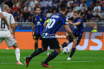 2023-10-03 - Nicolo Barella of FC Internazionale seen in action during the UEFA Champions League 2023/24 Group Stage - Group D football match between FC Internazionale and SL Benfica at Giuseppe Meazza Stadium, Milan, Italy on October 03, 2023 - INTER - FC INTERNAZIONALE VS SL BENFICA - UEFA CHAMPIONS LEAGUE - SOCCER