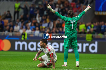 2023-10-03 - Yann Sommer of FC Internazionale celebrates the victory at the end of the match during the UEFA Champions League 2023/24 Group Stage - Group D football match between FC Internazionale and SL Benfica at Giuseppe Meazza Stadium, Milan, Italy on October 03, 2023 - INTER - FC INTERNAZIONALE VS SL BENFICA - UEFA CHAMPIONS LEAGUE - SOCCER
