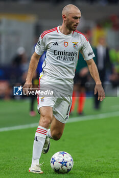 2023-10-03 - Fredrik Aursnes of SL Benfica seen in action during the UEFA Champions League 2023/24 Group Stage - Group D football match between FC Internazionale and SL Benfica at Giuseppe Meazza Stadium, Milan, Italy on October 03, 2023 - INTER - FC INTERNAZIONALE VS SL BENFICA - UEFA CHAMPIONS LEAGUE - SOCCER
