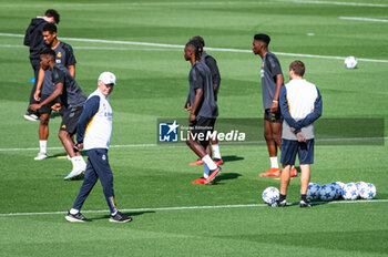 2023-09-19 - Carlo Ancelotti directs Real Madrid training the day before the football match of Champions League against Union Berlin at Ciudad Real Madrid on September 19, 2023 in Valdebebas (Madrid), Spain - TRAINING SESSION AND PRESS CONFERENCE OF REAL MADRID - UEFA CHAMPIONS LEAGUE - SOCCER