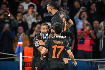 2023-09-19 - Kylian MBAPPE of PSG celebrate his goal with teammates during the UEFA Champions League, Group F football match between Paris Saint Germain and Borussia Dortmund on September 19, 2023 at Parc des Princes stadium in Paris, France - FOOTBALL - UEFA CHAMPIONS LEAGUE - PARIS SG V BORUSSIA DORTMUND - UEFA CHAMPIONS LEAGUE - SOCCER