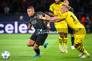 2023-09-19 - Kylian MBAPPE of PSG and Marius WOLF of Borussia Dortmund during the UEFA Champions League, Group F football match between Paris Saint Germain and Borussia Dortmund on September 19, 2023 at Parc des Princes stadium in Paris, France - FOOTBALL - UEFA CHAMPIONS LEAGUE - PARIS SG V BORUSSIA DORTMUND - UEFA CHAMPIONS LEAGUE - SOCCER