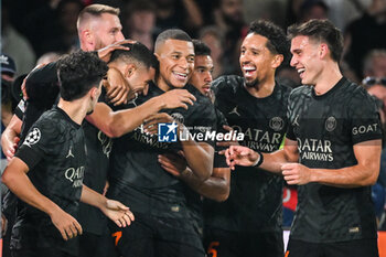 2023-09-19 - Achraf HAKIMI of PSG celebrate his goal with teammates during the UEFA Champions League, Group F football match between Paris Saint Germain and Borussia Dortmund on September 19, 2023 at Parc des Princes stadium in Paris, France - FOOTBALL - UEFA CHAMPIONS LEAGUE - PARIS SG V BORUSSIA DORTMUND - UEFA CHAMPIONS LEAGUE - SOCCER