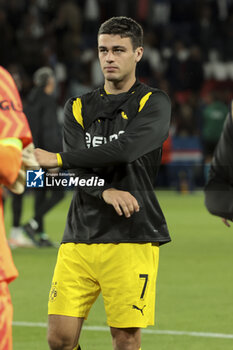 2023-09-19 - Giovanni Reyna of Dortmund salutes the fans following the UEFA Champions League, Group F football match between Paris Saint-Germain (PSG) and Borussia Dortmund on September 19, 2023 at Parc des Princes stadium in Paris, France - FOOTBALL - UEFA CHAMPIONS LEAGUE - PARIS SG V BORUSSIA DORTMUND - - UEFA CHAMPIONS LEAGUE - SOCCER