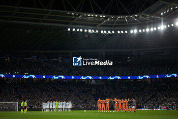 2023-09-20 - Players of Real Sociedad and of FC Internazionale makes a tribute during the UEFA Champions League match between Real Sociedad and FC Internazionale at Reale Arena on September 20, 2023, in San Sebastian, Spain. Photo Ricardo Larreina / SpainDPPi / DPPI - FOOTBALL - CHAMPIONS LEAGUE - REAL SOCIEDAD V FC INTERNAZIONLE - UEFA CHAMPIONS LEAGUE - SOCCER