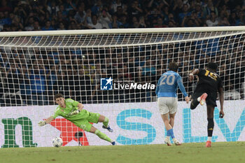 2023-10-03 - Piotr Zielinski of SSC Napoli converts the penalty to make it 2-2 during the Uefa Champions League between SSC Napoli vs Real Madrid FC at Diego Armando Maradona Stadium - SSC NAPOLI VS REAL MADRID FC - UEFA CHAMPIONS LEAGUE - SOCCER