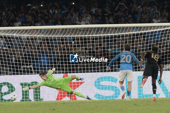 2023-10-03 - Piotr Zielinski of SSC Napoli converts the penalty to make it 2-2 during the Uefa Champions League between SSC Napoli vs Real Madrid FC at Diego Armando Maradona Stadium - SSC NAPOLI VS REAL MADRID FC - UEFA CHAMPIONS LEAGUE - SOCCER