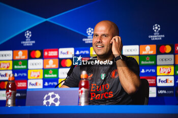 2023-10-03 - Arne Slot, coach of Feyenoord, during the press conference the day before the football match of Champions League against Atletico Madrid on October 03, 2023 at Civitas Metropolitano stadium in Madrid, Spain - TRAINING SESSION AND PRESS CONFERENCE OF FEYENOORD - UEFA CHAMPIONS LEAGUE - SOCCER