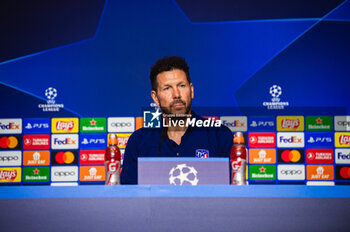 2023-10-03 - Diego Pablo Simeone, coach of Atletico Madrid, during the press conference the day before the football match of Champions League against Feyenoord on October 03, 2023 at Civitas Metropolitano stadium in Madrid, Spain - PRESS CONFERENCE OF ATLETICO MADRID - UEFA CHAMPIONS LEAGUE - SOCCER