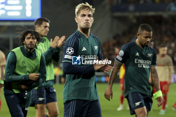2023-10-03 - Emile Smith Rowe of Arsenal salutes the supporters following the UEFA Champions League, Group B football match between RC Lens and Arsenal FC on October 3, 2023 at Bollaert-Delelis stadium in Lens, France - FOOTBALL - CHAMPIONS LEAGUE - LENS V ARSENAL - UEFA CHAMPIONS LEAGUE - SOCCER