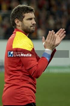 2023-10-03 - Lens goalkeeper Jean-Louis Leca salutes the supporters following the UEFA Champions League, Group B football match between RC Lens and Arsenal FC on October 3, 2023 at Bollaert-Delelis stadium in Lens, France - FOOTBALL - CHAMPIONS LEAGUE - LENS V ARSENAL - UEFA CHAMPIONS LEAGUE - SOCCER