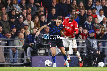 2023-10-03 - Lucas Ocampos of Sevilla FC battles for possession with Jordan Teze of PSV during the UEFA Champions League, Group B football match between PSV Eindhoven and Sevilla FC on October 3, 2023 at the Phillips Stadion in Eindhoven, Netherlands - FOOTBALL - CHAMPIONS LEAGUE - PSV EINDHOVEN V SEVILLA - UEFA CHAMPIONS LEAGUE - SOCCER
